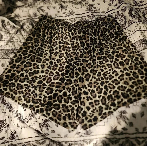 NWT Zenana plus size leopard print drawstring lounge shorts sizes 1x And 2x - Picture 7 of 10